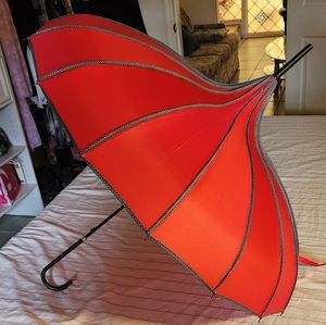 Pagoda Umbrella Parasol Fashion Rain gear Gothic with Polkadot trim